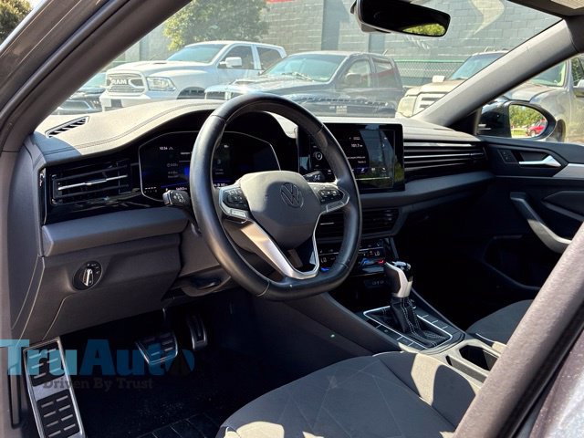 Used 2025 Volkswagen Jetta Sport FWD image 27