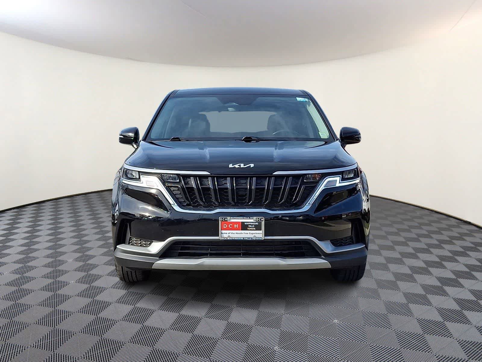 Used 2022 Kia Carnival LX image 3