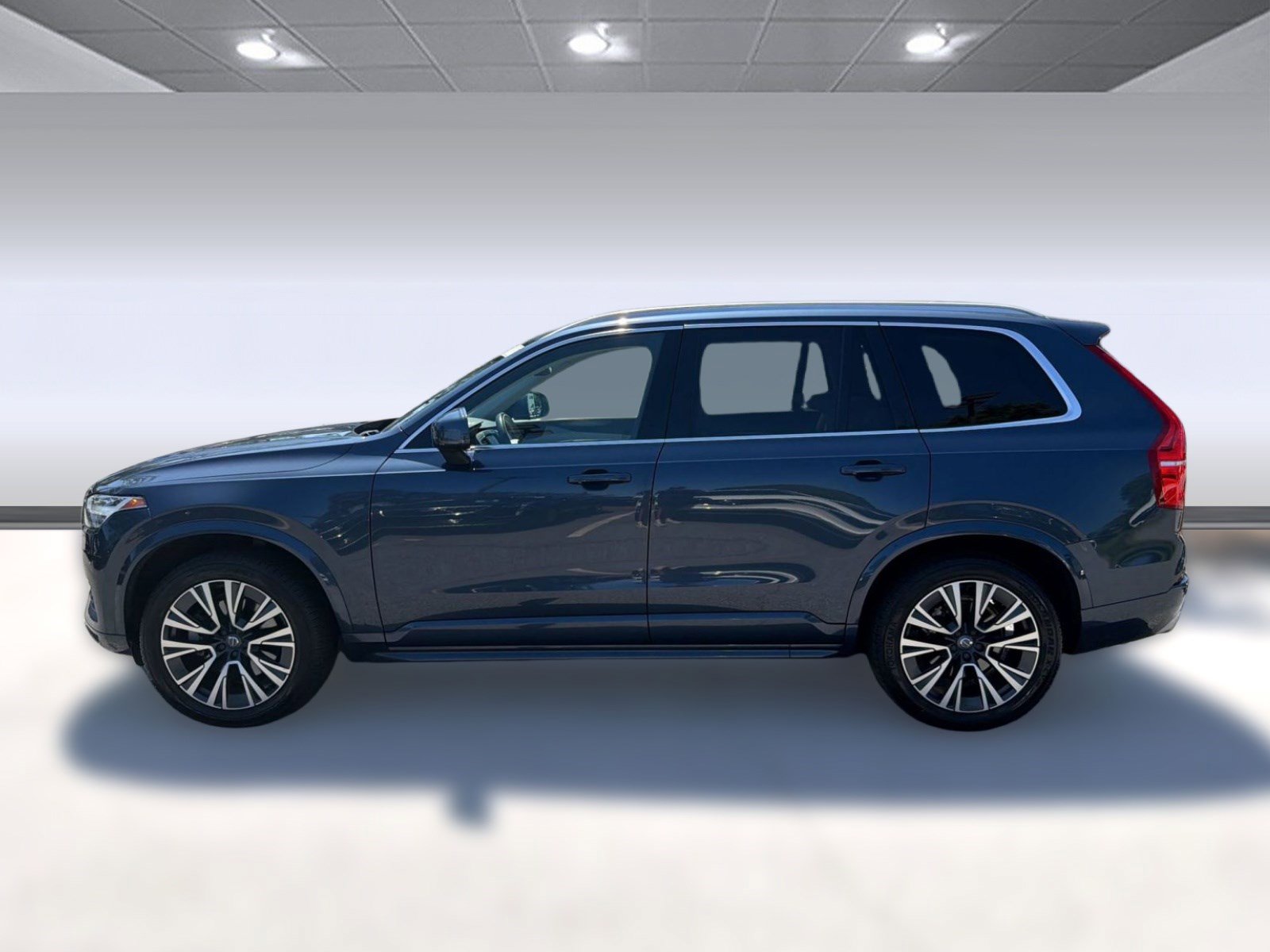 Used 2021 Volvo XC90 T5 Momentum w/ Protection Package Premier FWD image 2