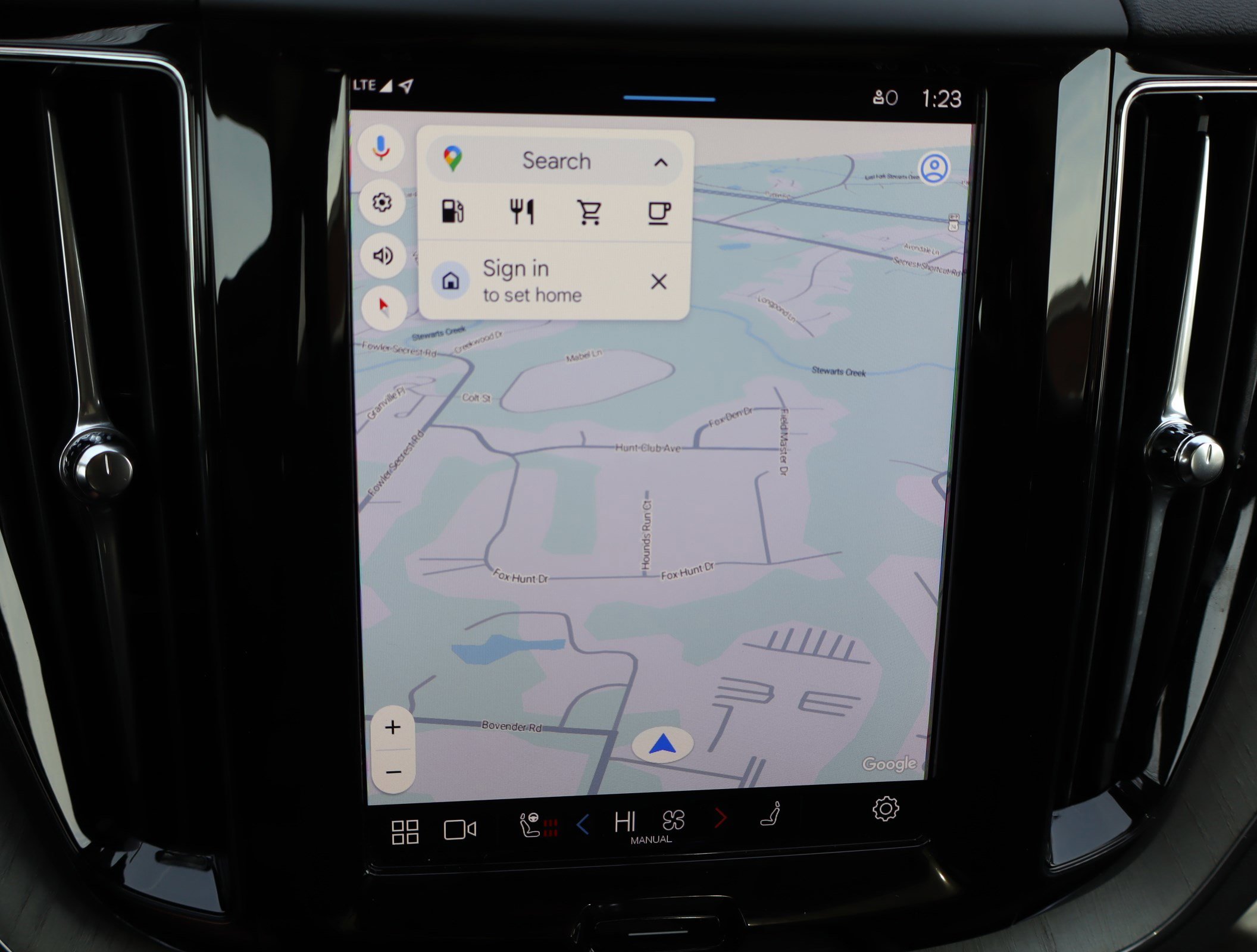 Used 2025 Volvo XC60 B5 Plus image 28