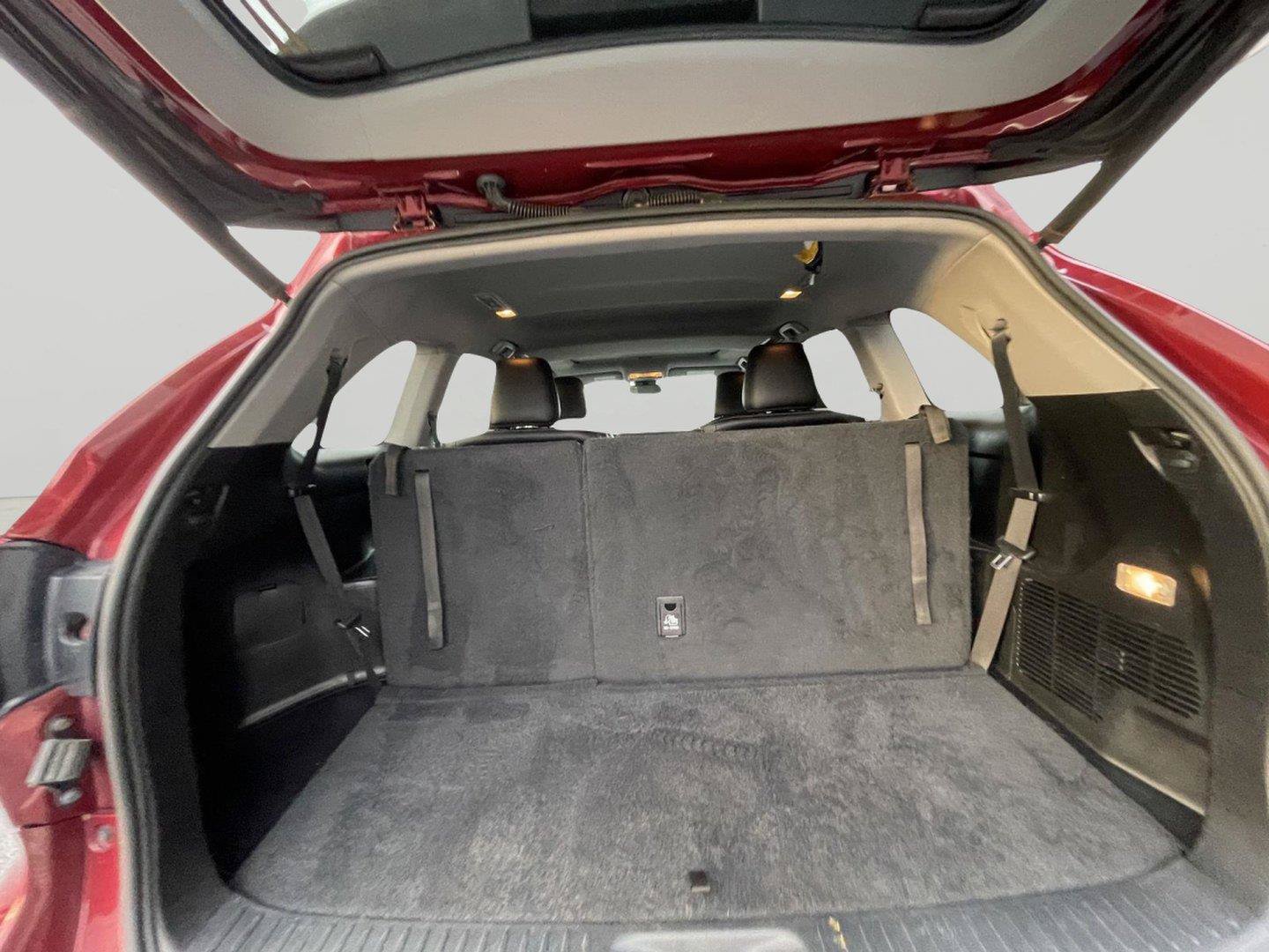 Used 2018 Toyota Highlander XLE AWD/4WD image 10