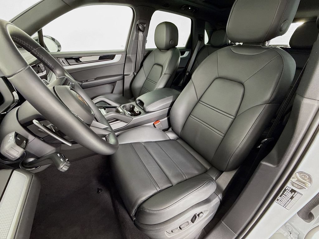 Certified 2025 Porsche Cayenne E-Hybrid AWD/4WD image 5