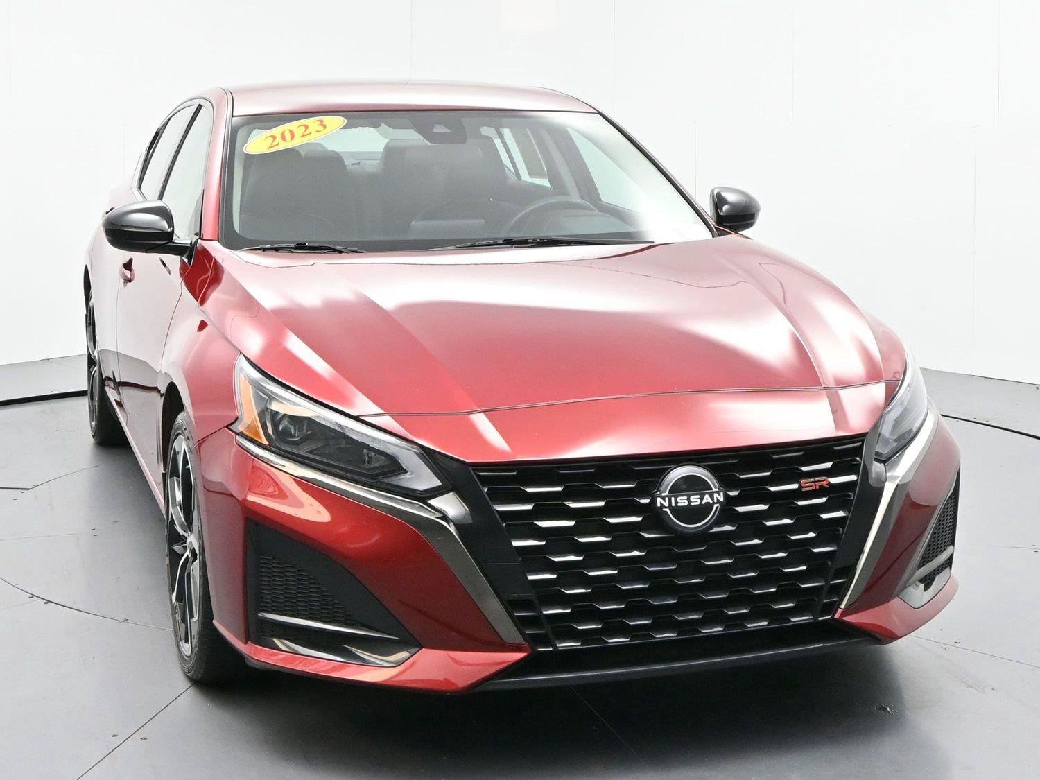 Used 2023 Nissan Altima 2.5 SR FWD image 2