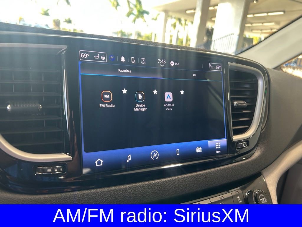 Used 2024 Chrysler Pacifica Touring-L image 11