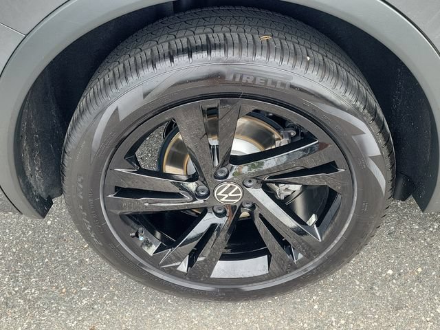 Certified 2023 Volkswagen Tiguan SE R-Line FWD image 5