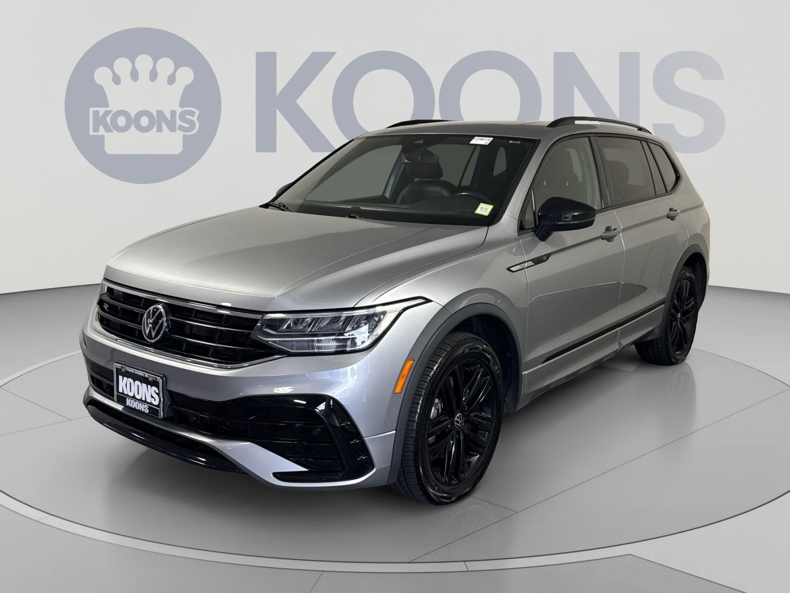 Used 2022 Volkswagen Tiguan SE R-Line AWD/4WD image 1