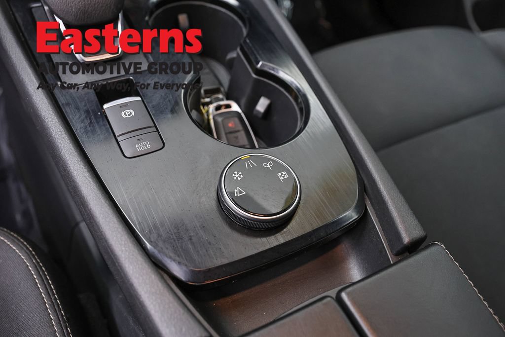 Used 2023 Nissan Rogue S AWD/4WD image 21
