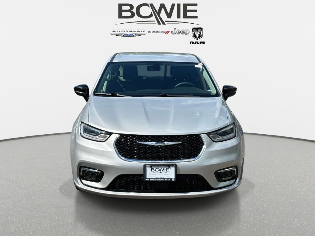 Used 2024 Chrysler Pacifica Limited FWD image 3