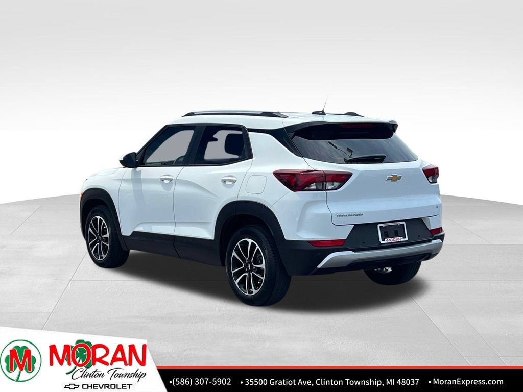 Certified 2024 Chevrolet TrailBlazer LT w/ Driver Confidence Package FWD image 4