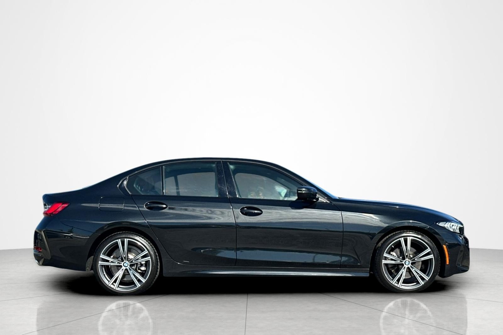 Used 2023 BMW 330i Sedan w/ Premium Package RWD image 6