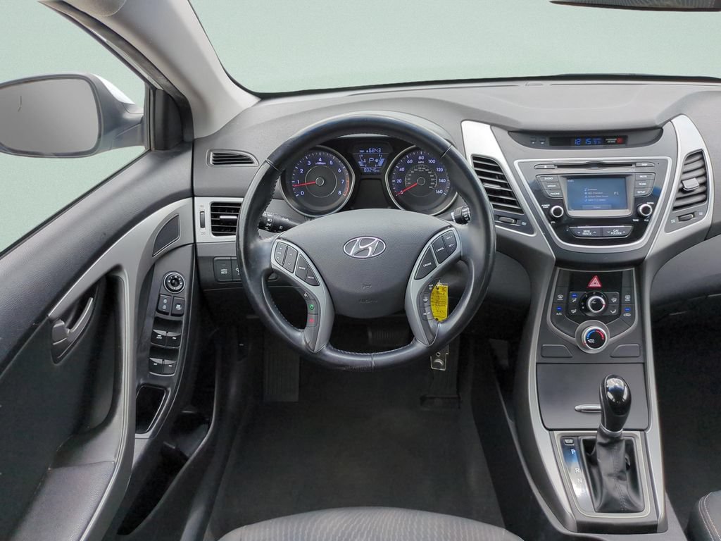 Used 2015 Hyundai Elantra SE w/ Option Group 03 FWD image 11
