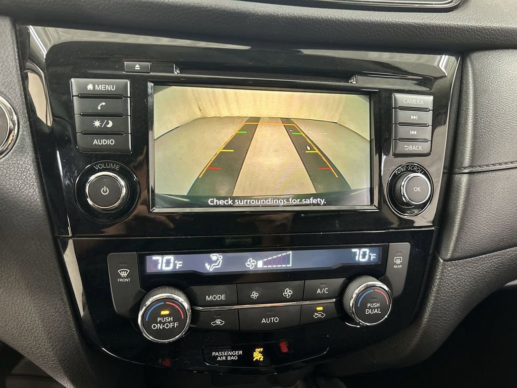 Used 2020 Nissan Rogue SV image 15