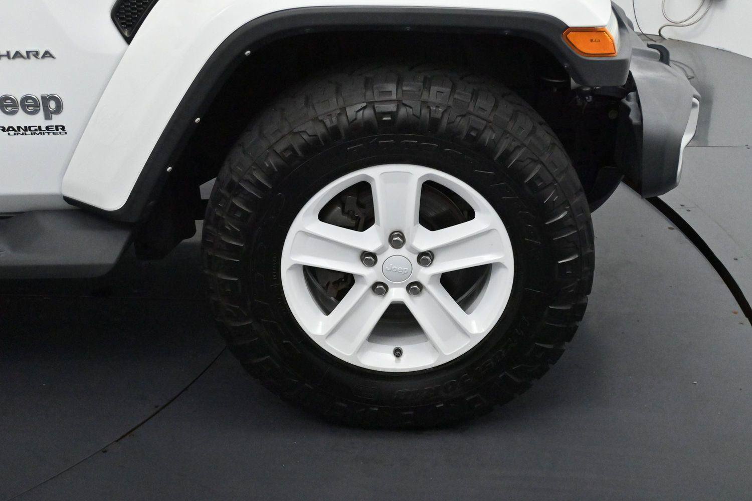 Used 2022 Jeep Wrangler Unlimited Sahara w/ LED Lighting Group AWD/4WD image 32