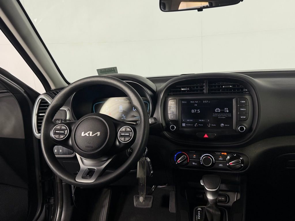 Used 2025 Kia Soul LX w/ LX Technology Package image 13
