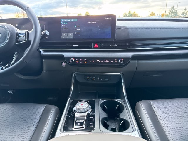 Used 2026 Kia Carnival SX FWD image 23