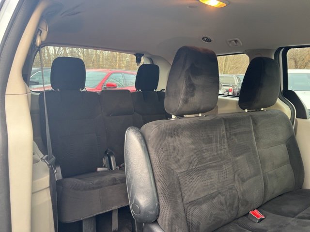 Used 2017 Dodge Grand Caravan SE image 16