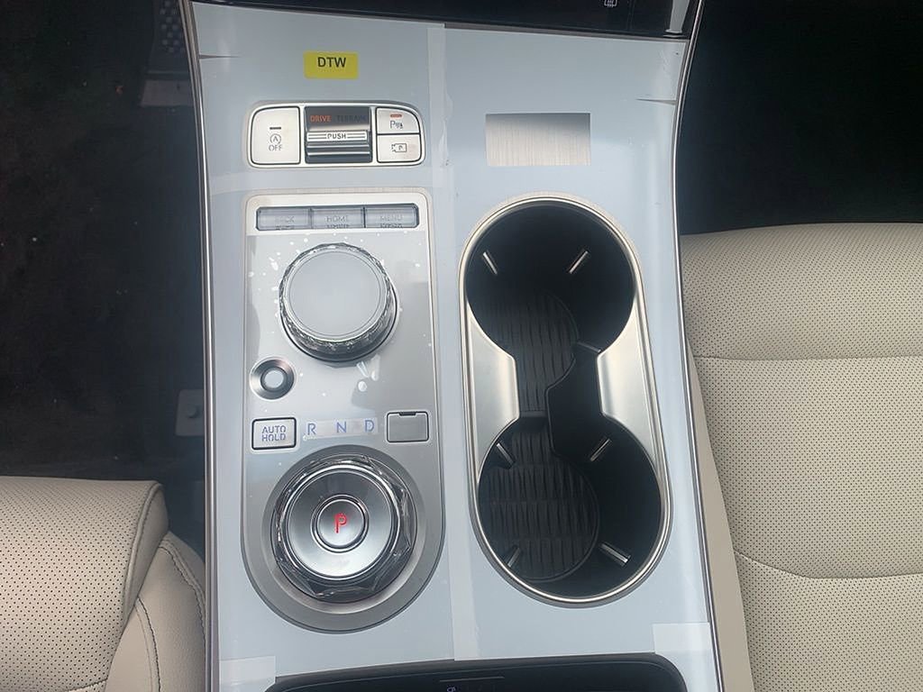 Used 2026 Genesis GV70 2.5T Select image 12