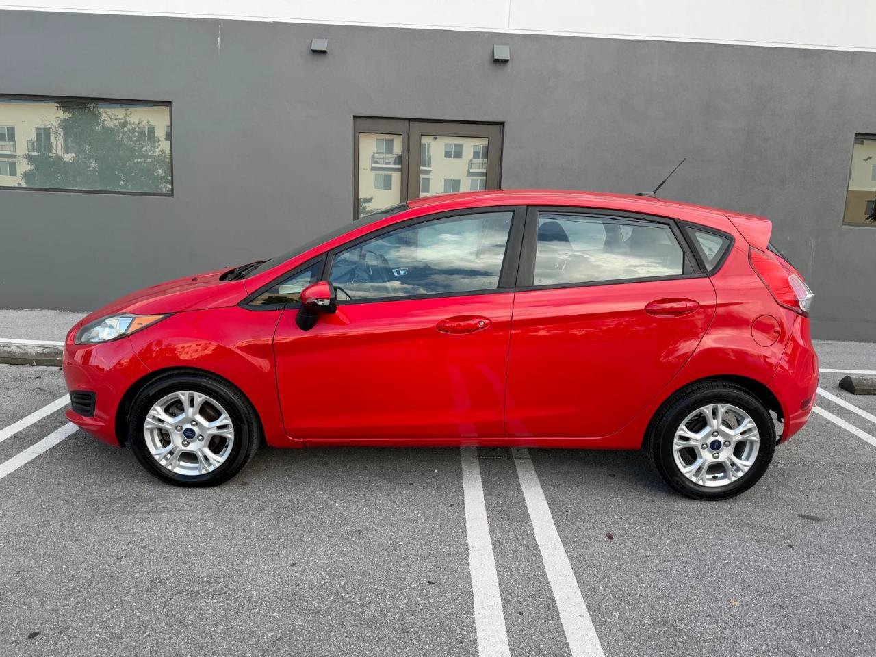 Used 2015 Ford Fiesta SE FWD image 9