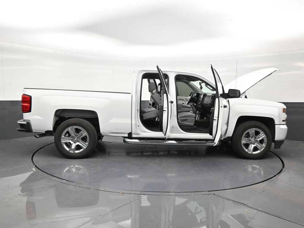Used 2018 Chevrolet Silverado 1500 Custom w/ Custom Value Package RWD image 28