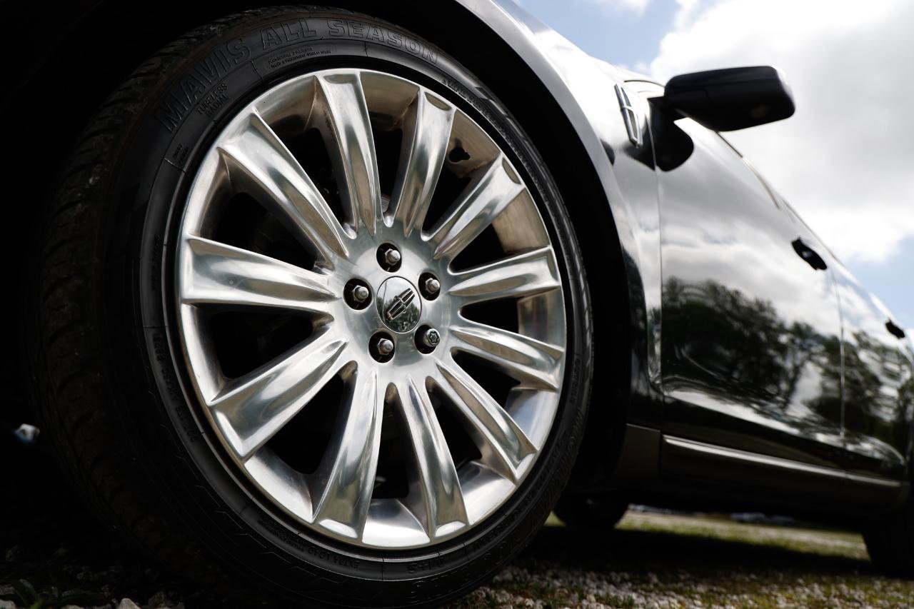 Used 2011 Lincoln MKS AWD w/ 102A Rapid Spec Order Code image 24