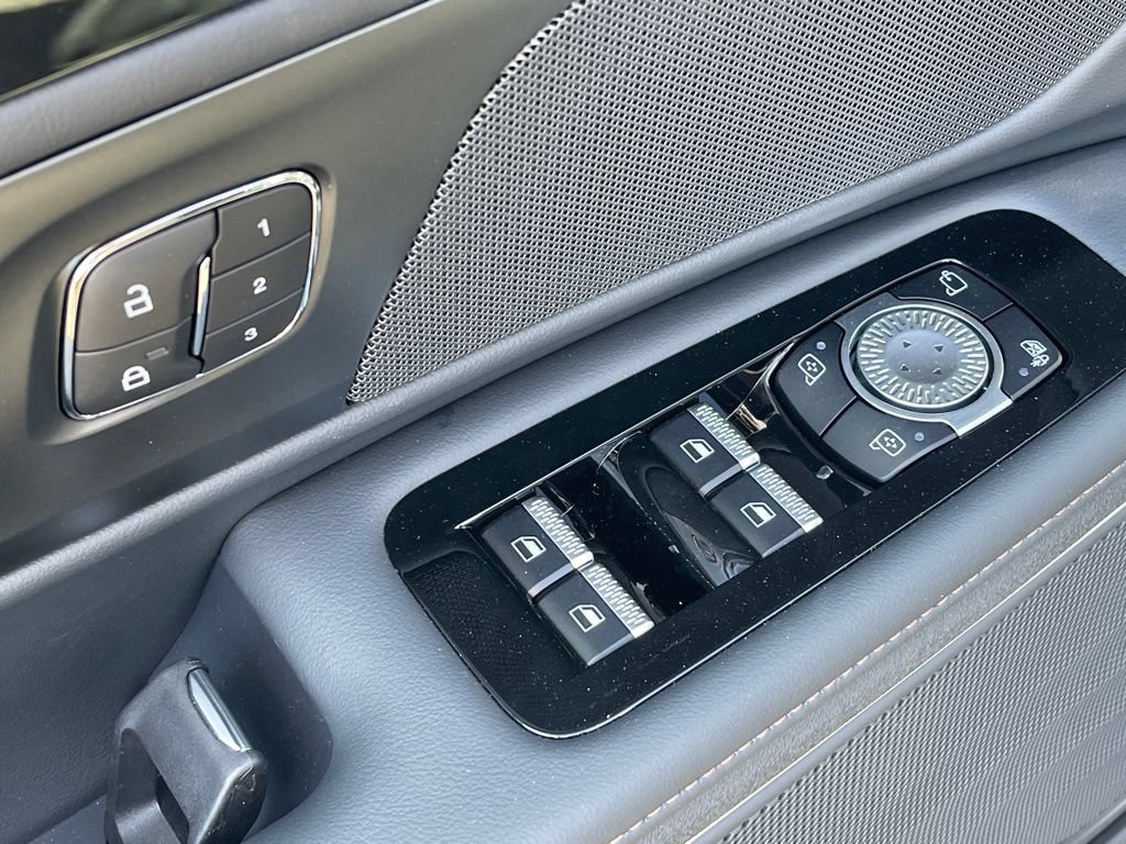 New 2026 Lincoln Nautilus Premier AWD/4WD image 16