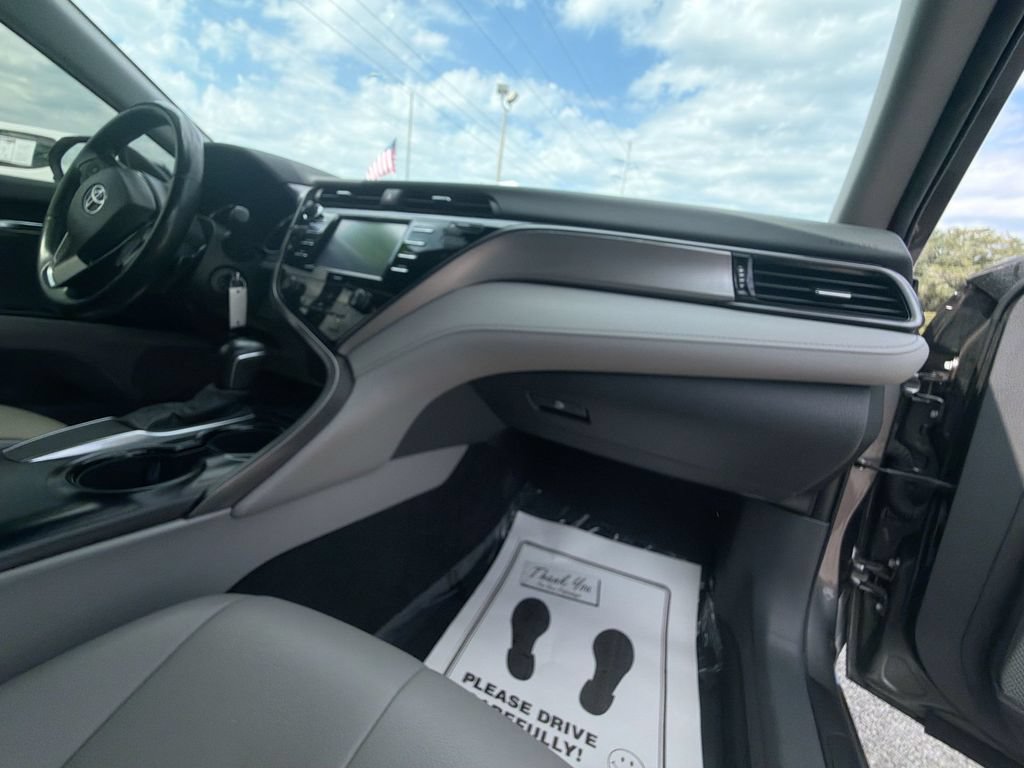 Used 2020 Toyota Camry SE FWD image 25