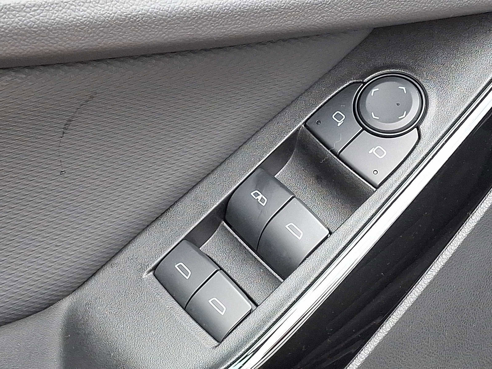 Used 2025 Chevrolet Equinox LT w/ Safety and Technology Package image 26