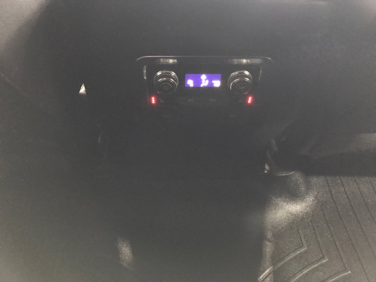 Used 2022 GMC Yukon SLT w/ SLT Luxury Package image 15