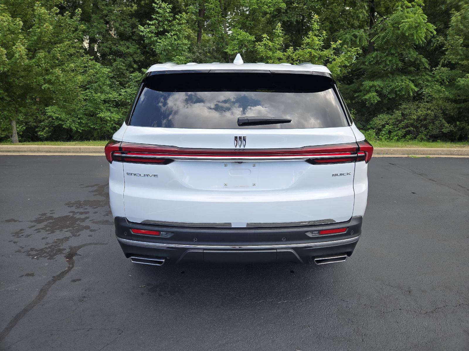 Used 2025 Buick Enclave Preferred FWD image 8