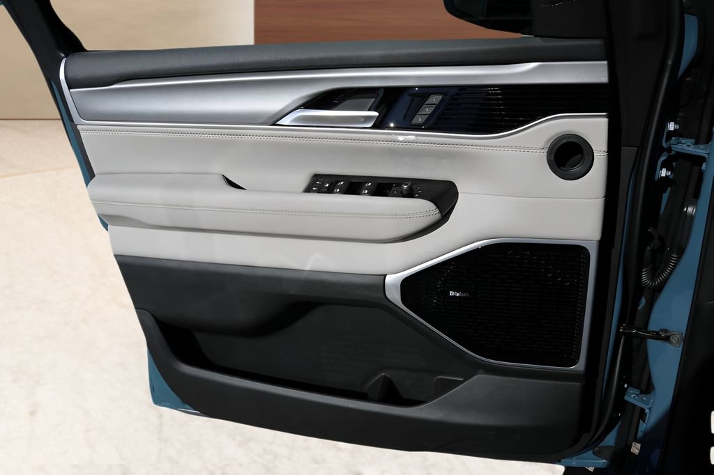 New 2026 Jeep Grand Wagoneer Limited AWD/4WD image 12