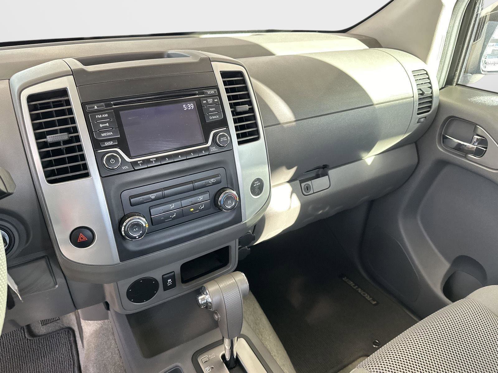 Used 2016 Nissan Frontier SV image 18