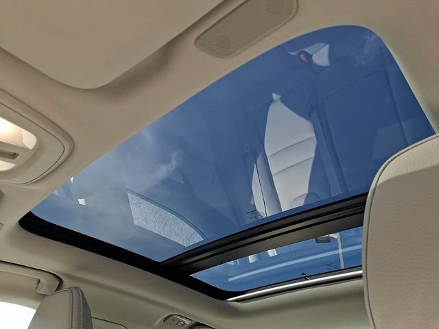 Certified 2025 Volvo S60 T8 Plus AWD/4WD image 15