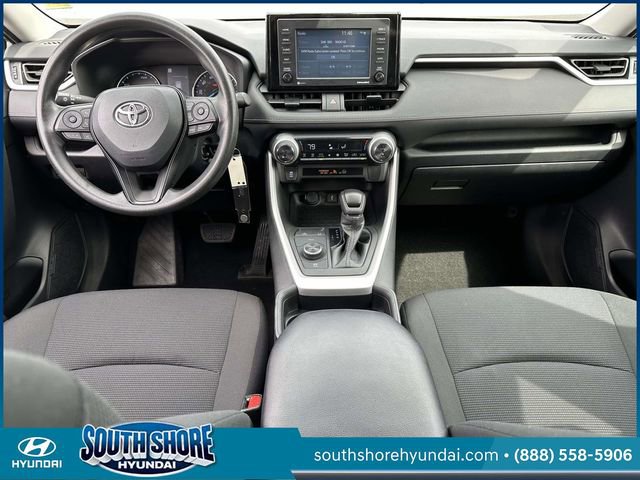 Used 2021 Toyota RAV4 LE AWD/4WD image 15