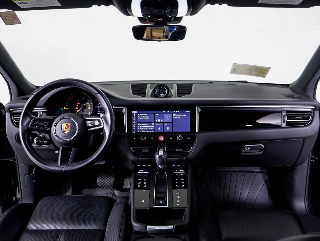 Certified 2023 Porsche Macan AWD/4WD image 17