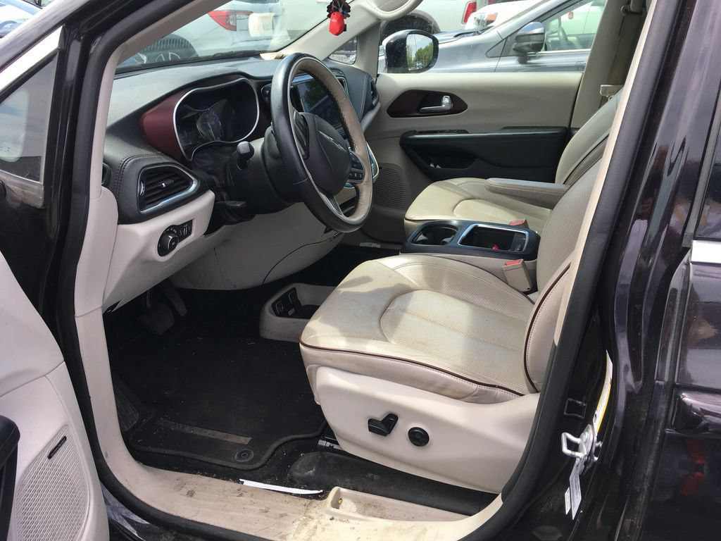 Used 2017 Chrysler Pacifica Limited FWD image 4