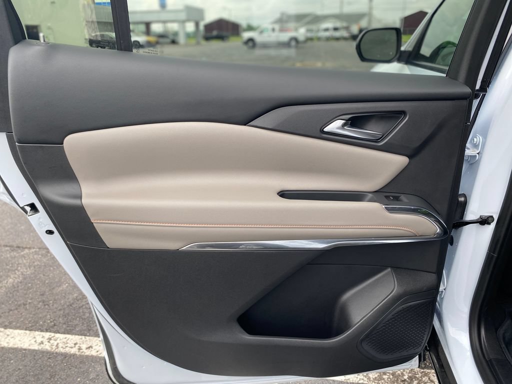 New 2026 Chevrolet Traverse LT w/ Driver Confidence Package FWD image 16