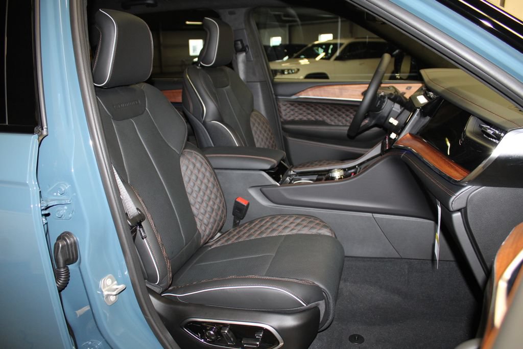 New 2026 Jeep Grand Cherokee Summit w/ MOPAR Finishing Package AWD/4WD image 34