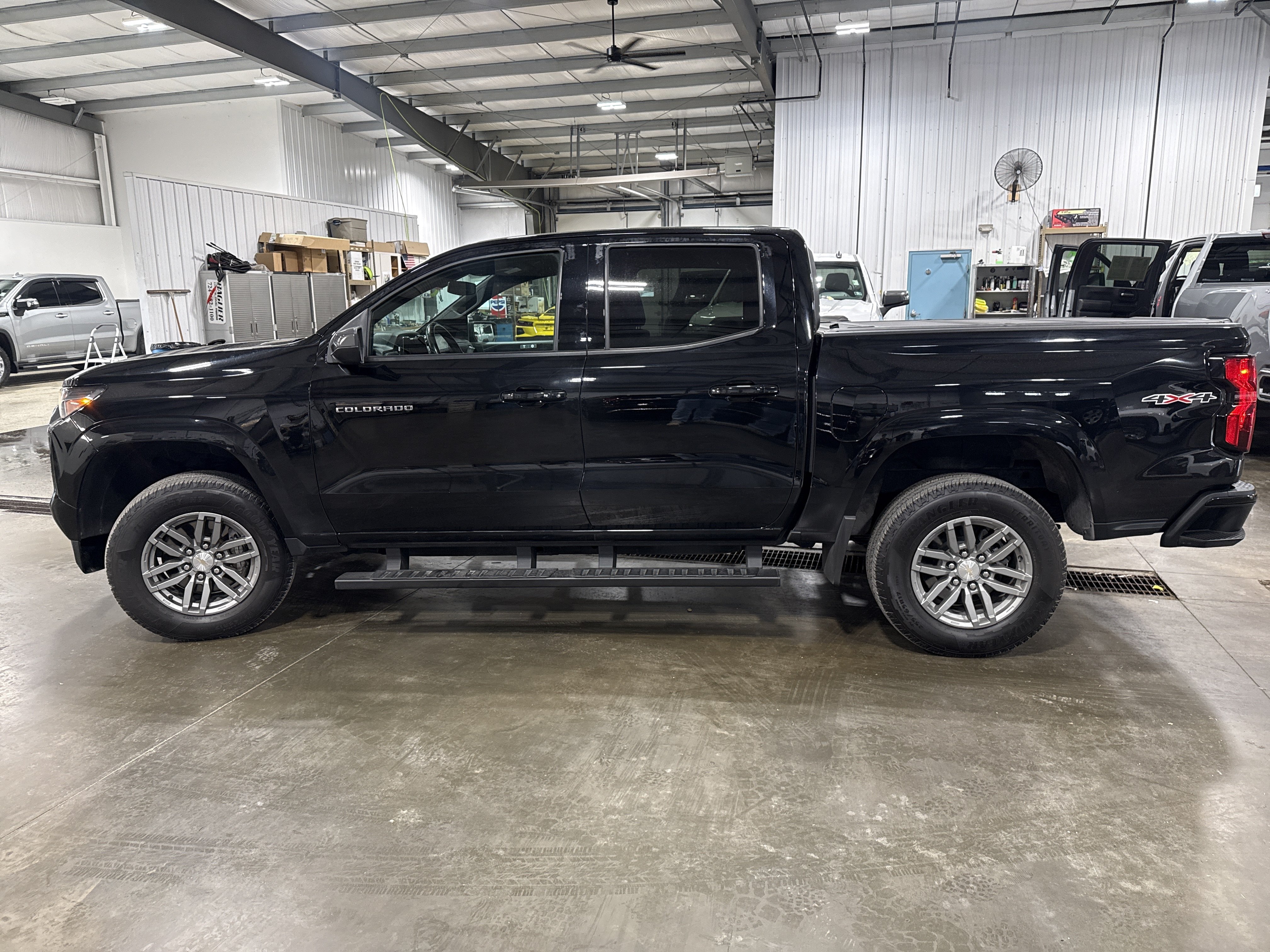 Used 2024 Chevrolet Colorado LT w/ LT Convenience Package AWD/4WD image 5