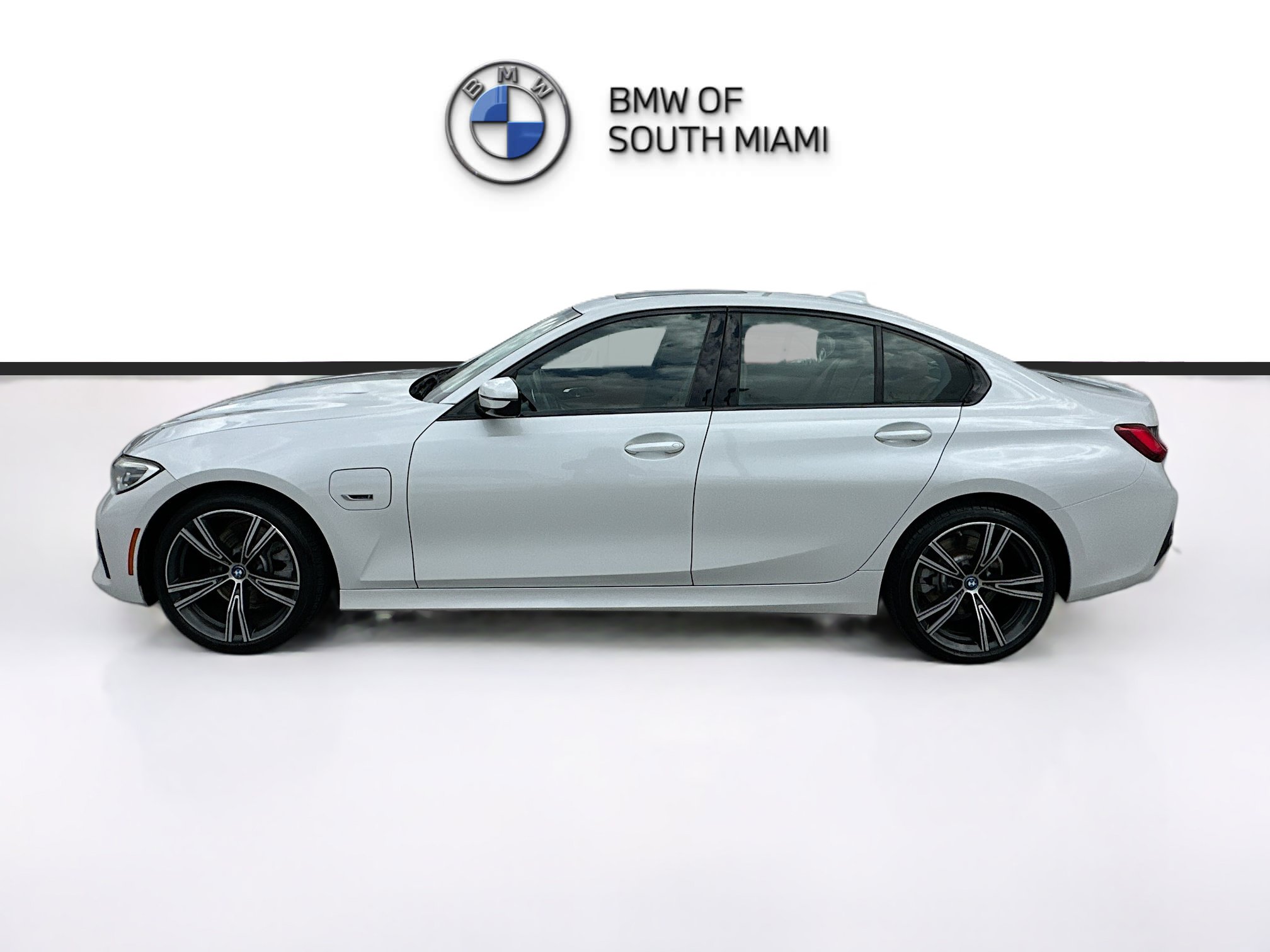 Used 2022 BMW 330e w/ Driving Assistance Package RWD image 4