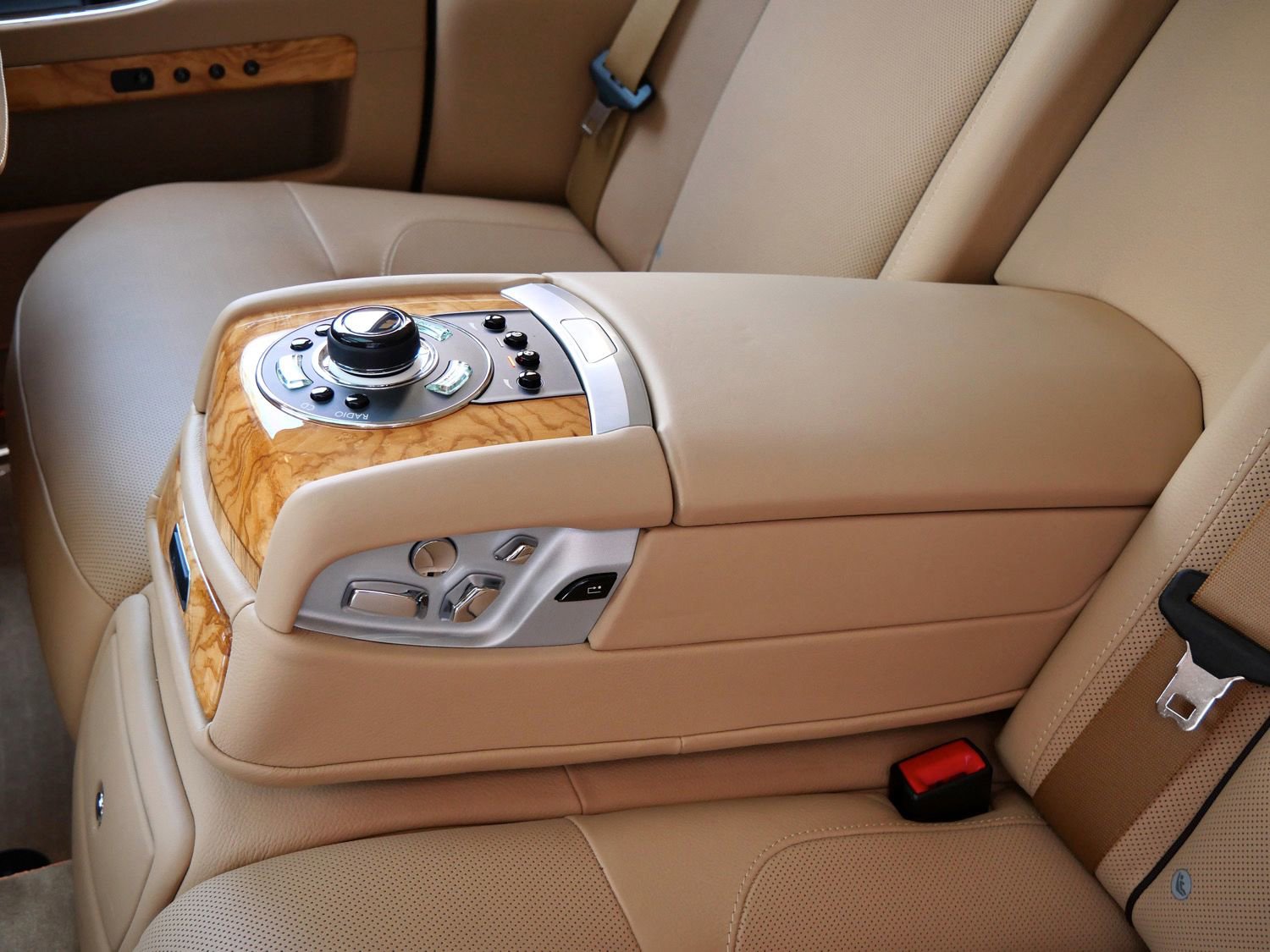 Used 2013 Rolls-Royce Ghost RWD image 25