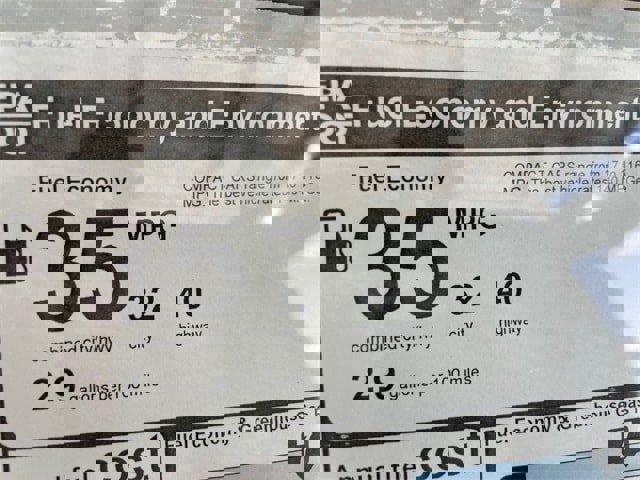 New 2025 Nissan Versa SR w/ Trunk Package image 18