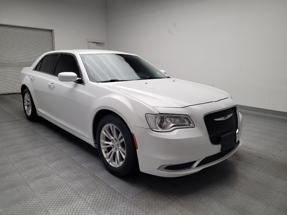 Used 2017 Chrysler 300 Limited image 13
