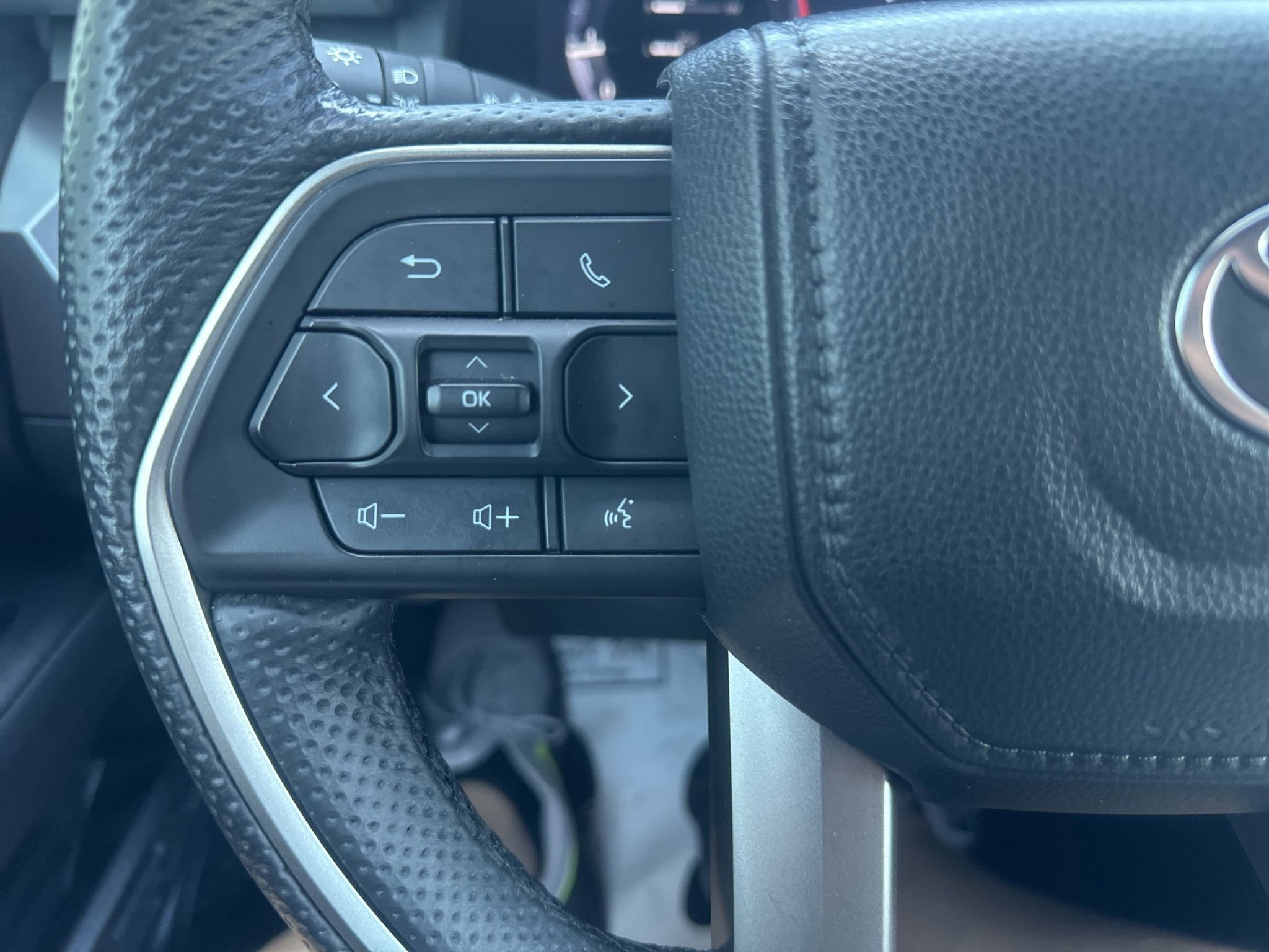 Used 2024 Toyota Tacoma TRD Sport w/ TRD Sport Premium Package AWD/4WD image 31