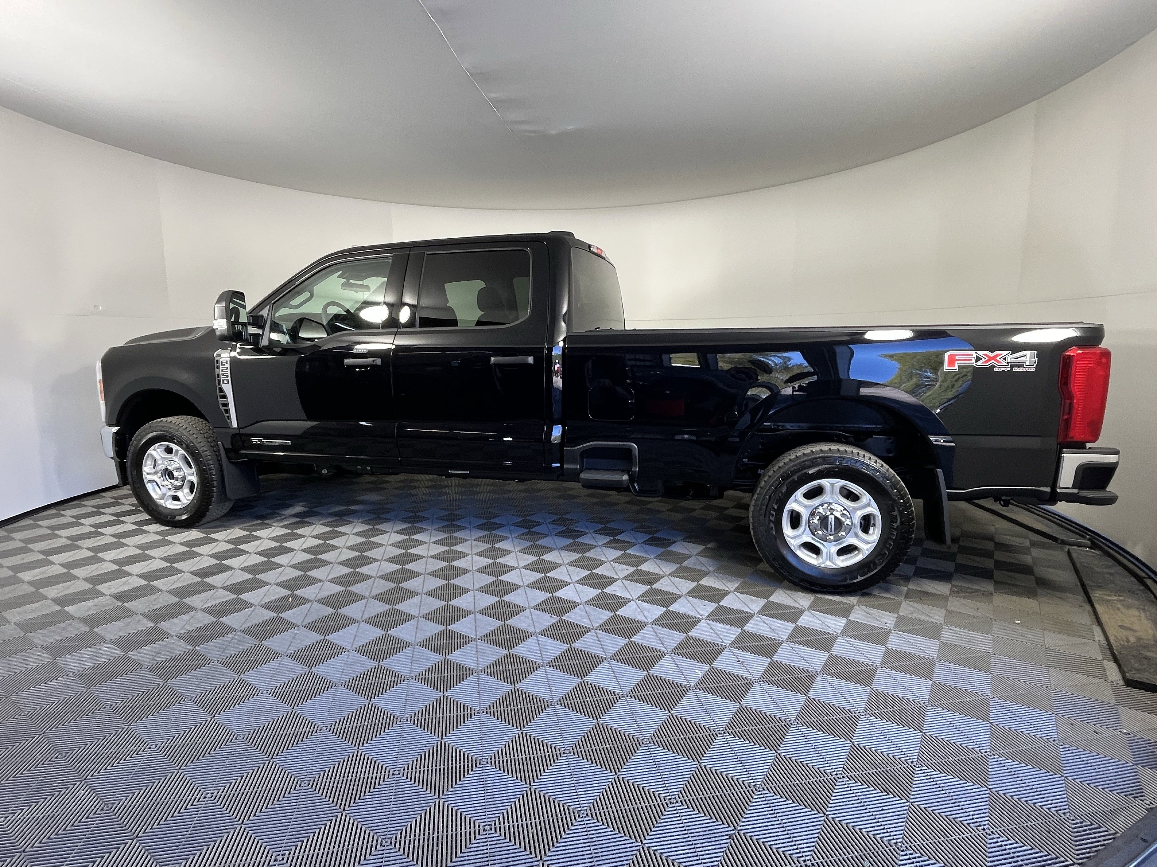 Used 2026 Ford F250 XLT w/ FX4 Off-Road Package image 2