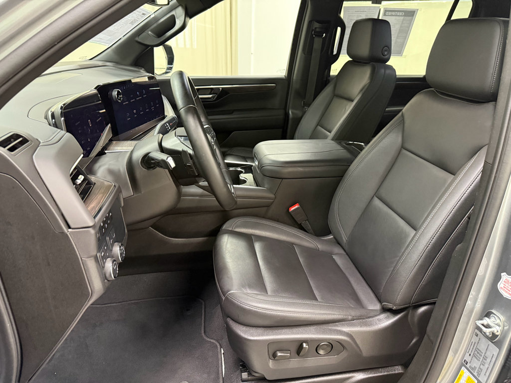 Used 2025 Chevrolet Suburban Z71 AWD/4WD image 29