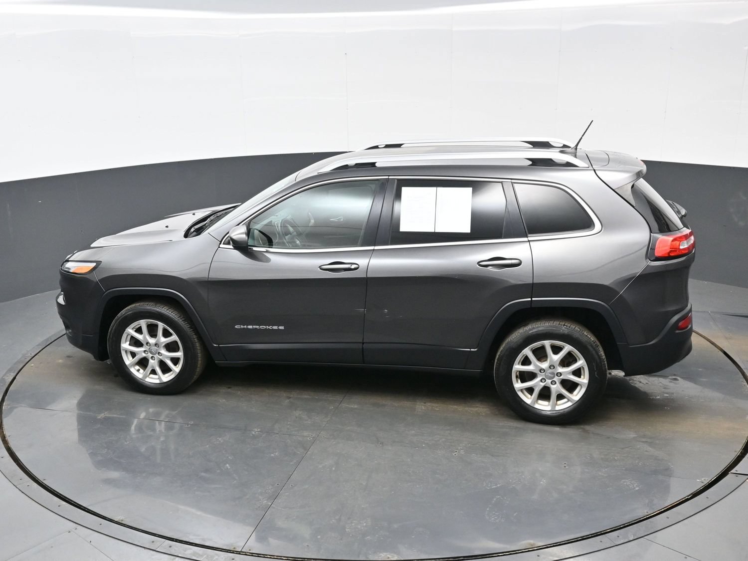 Used 2014 Jeep Cherokee Latitude FWD image 34