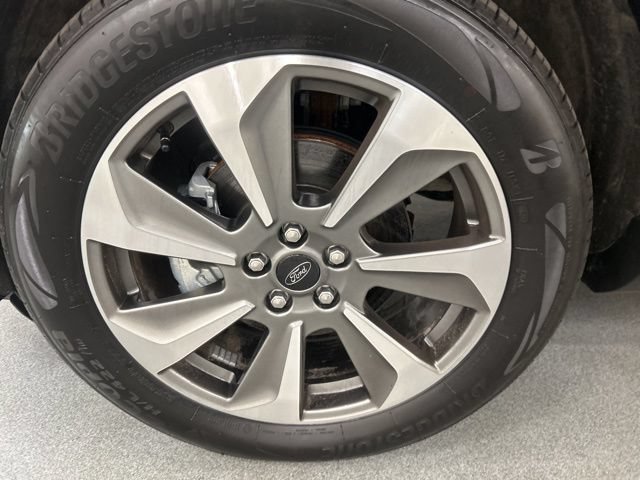 Used 2025 Ford Escape Platinum AWD/4WD image 24