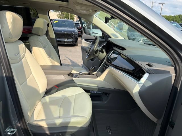 Certified 2025 Cadillac XT6 Premium Luxury w/ Technology Package AWD/4WD image 28