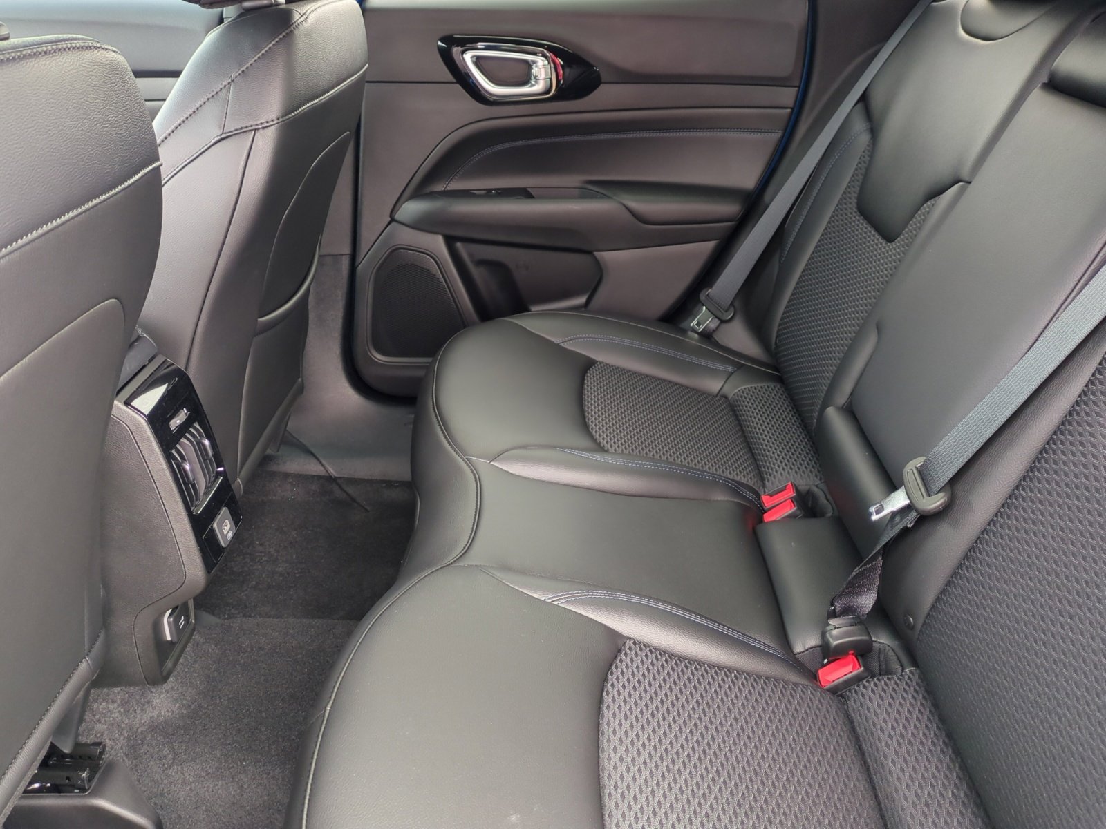 New 2026 Jeep Compass Latitude image 17