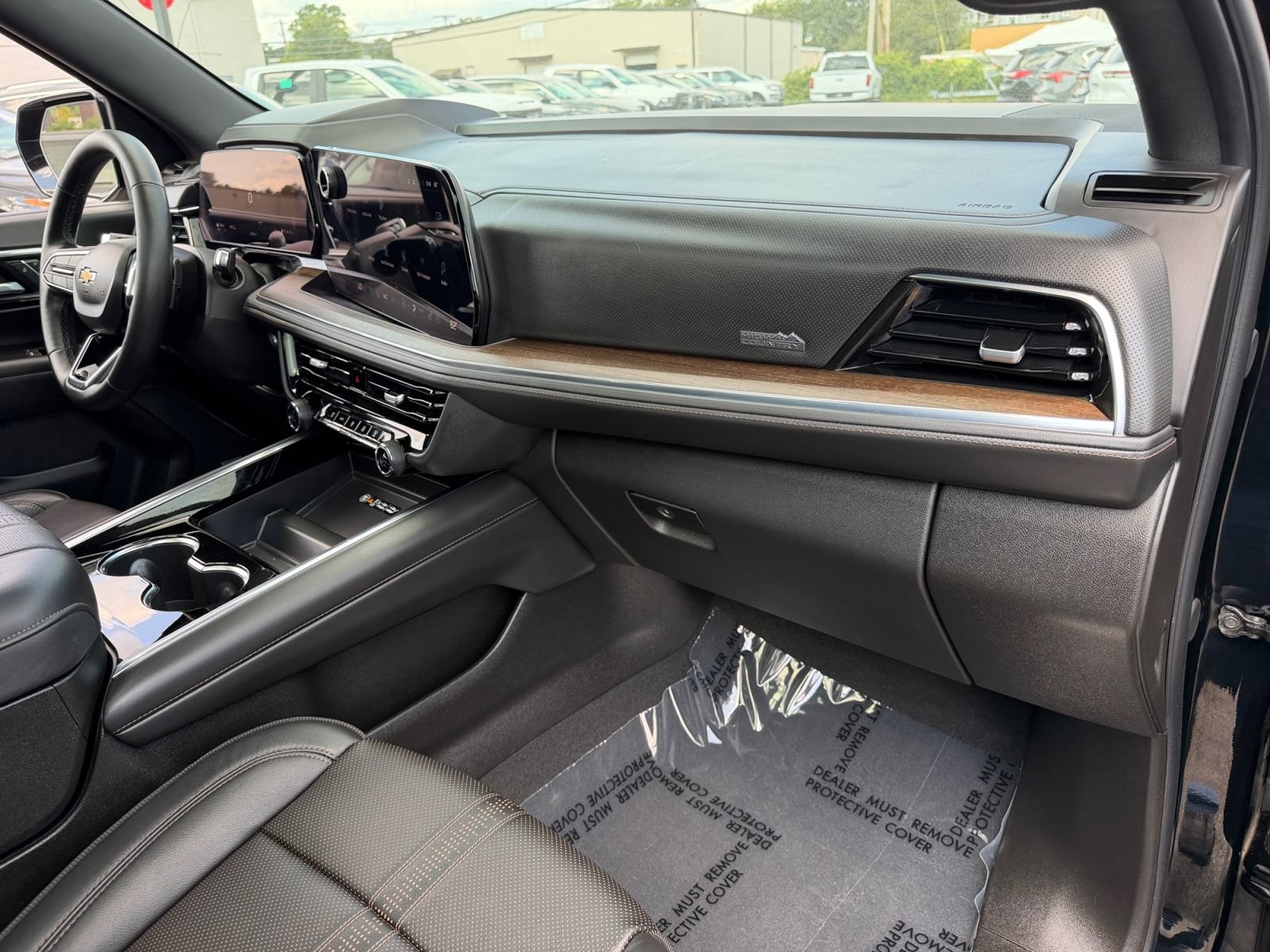 Used 2025 Chevrolet Tahoe High Country AWD/4WD image 9